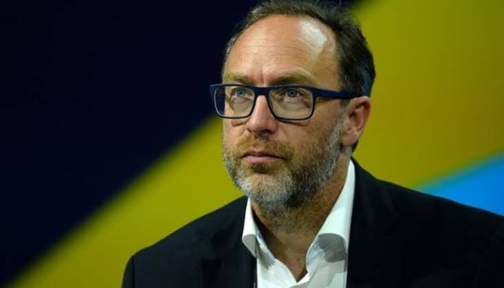 كشف موقع "ناشيونال إنكويرا" أن جيمي ويلز، مؤسس ويكيبيديا، تدخل لتعديل مقال بعنوان "الإبادة الجماعية في غزة" بسبب ما وصفه بانتهاك لمعايير الحياد في الموسوعة. وقد اعتبرويلز أن صيغة المقال الأصلية لم تكن تفي بمعايير الموسوعة وتتطلب اهتمامًا فوريًا. وقد تم وصف المقال الأصلي بأن