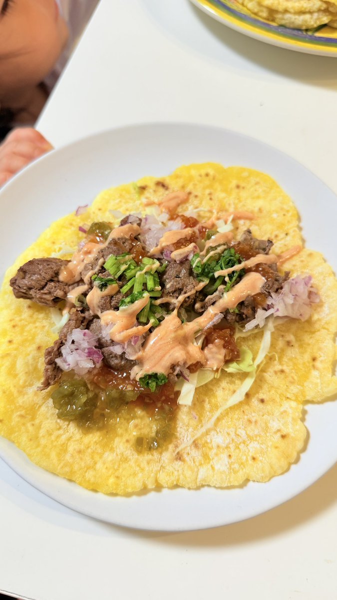こんにちは。
キャッサバ料理研究家のよめぼんです🎀
ついに、タコス🌮作りました。

正確にはトルティーヤか💦
研究に研究を重ねフンワリモチモチの100%キャッサバでのトルティーヤです✨ドヤっ！

いつか気づいたら、キャッサバ料理研究家として私の名前が世に知れ渡る気がする。求めてもないのに🤣