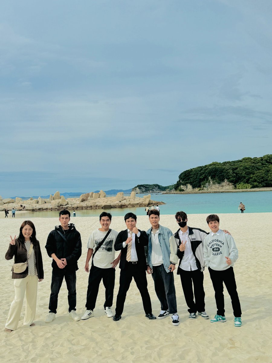 📍11月4日
留学生向けに和歌山ホテル業界バスツアーを開催しました🚌✨
ホテルの魅力を知るだけでなく、
和歌山の観光スポットも満喫🌊🍊
笑顔いっぱいの1日に、教職員も楽しみました！
ご参加ありがとうございました💐
#和歌山 #ホテル業界 #留学生 #バスツアー