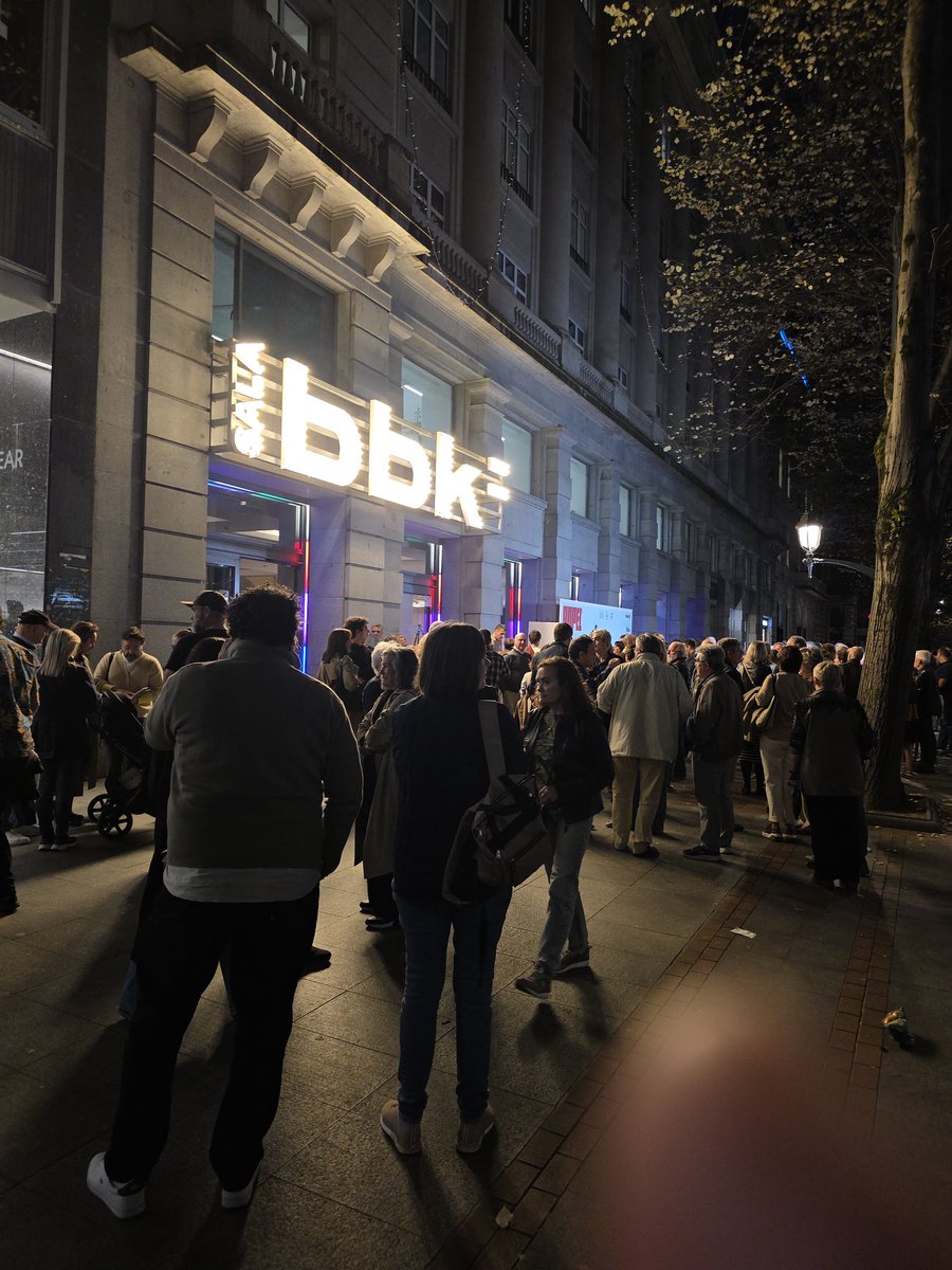 LiborSecka's tweet image. Za účasti šéfa baskické vlády @Imanol_Pradales, představitelů místních politických a byznysových kruhů měl včera v #Bilbao premiéru film #Popel, který vznikl za podpory @CzechTV a @CzechEmbMadrid. Vypraví m.j. silný příběh tichého hrdinství Františka Suchého. 
12.11. v #Madrid.