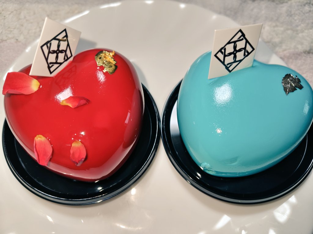 ninomiyachan's tweet photo. しょっぴー、お誕生日おめでとうございます！
33歳も素敵な一年となりますように…。

そして、今年のお誕生日はここのケーキでお祝いしようと決めていたので。
もちろん赤いケーキと共に。

#渡辺翔太生誕祭2025 https://t.co/Li96AIxfr5