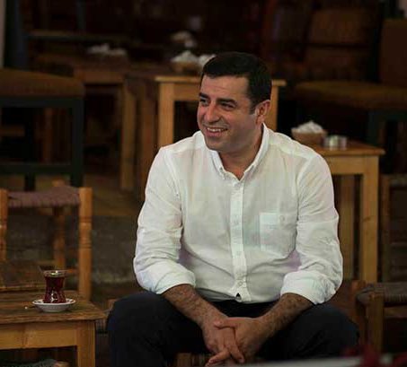 Selahattin Demirtaş 3288 gündür tutsak.
Artık özgürlüğü bir hak değil, zorunluluktur.

Demirtaş ve haksız yere cezaevinde tuttuğunuz tüm siyasi mahkumları serbest bırakın.