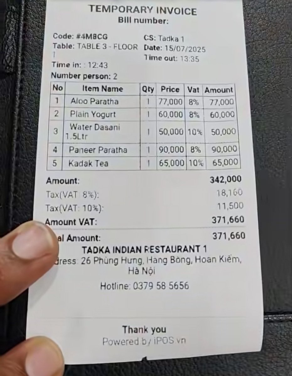 kushika_twt's tweet image. 3.71 lakh bill just for lunch ? 😭
