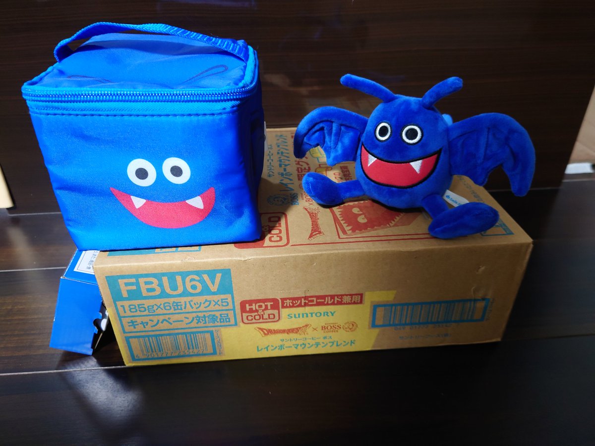 sironekowalker's tweet image. BOSS×ドラクエのケース買いでモンスター保冷バッグがついてくるキャンペーンは2日遅れでGETしました✨
汚れが目立ちにくそうなドラキーちゃんを選びました🦇
あっ、印刷がズレてる🤣
BOSSが6缶入る大きさでした😳
コラボのおまけは一通りGET、缶も全種類揃いました😆

#ドラゴンクエスト
#BOSSQUEST