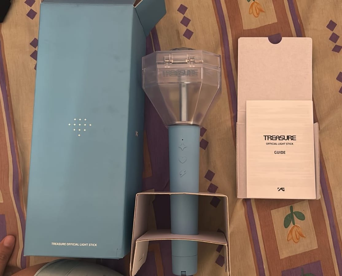 mercurychild2's tweet photo. [ help RT ]

wts // want to sell lightstick ls treasure [titipan temen yg abis kena scam]
@fullpus_

• Price 650.000 
• exc pack dan adm 14% (prefer splitpay)
• bisa splitpay biar ga kena adm besar
• dom surabaya
• good condi, vidcon bisa dm yaa ^^ https://t.co/pPyrrUk1Kw