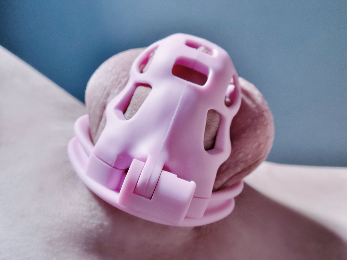 정조대 차고있으면 아무것도 안 해도 24시간 흥분되는 느낌이에요...
#사정관리 #정조대 #시디 #CD #sissy #femboy