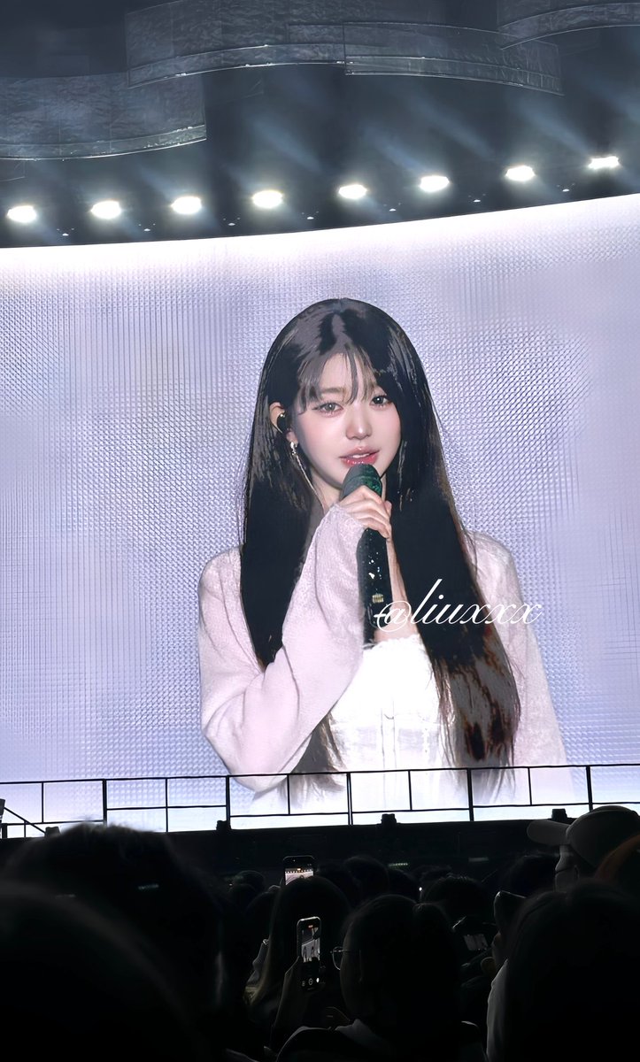 jjang_genius_04's tweet image. ㅆ발 하늘 어떡하냐 천사가 지상에있어서