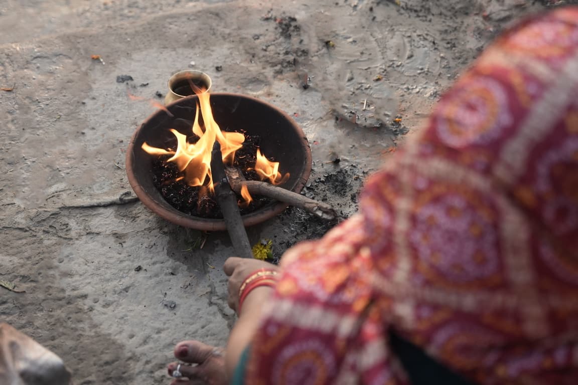 देव दीपावली के पावन अवसर पर काशी (वाराणसी) के गंगा घाटों पर भक्तों का अद्भुत उत्साह!

​देखिए, इस शुभ घड़ी में मोक्षदायिनी काशी में “गंगा स्नान” करते हुए भक्तों की यह अद्वितीय छटा! मन को शांति और आत्मा को ऊर्जा देने वाला यह दृश्य।

<a href="/narendramodi/">Narendra Modi</a> <a href="/myogiadityanath/">Yogi Adityanath</a> <a href="/gssjodhpur/">Gajendra Singh Shekhawat</a>