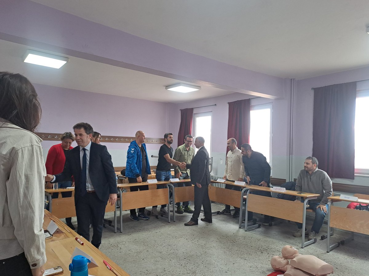 İl Milli Eğitim Müdür Yardımcısı Sayın Yunus BULUT ve Karacabey İlçe Milli Eğitim  Müdürü Sayın Hacı ONGUN Karacabey ilçesi ilk yardım kurslarını ziyaret etti.
<a href="/tcmeb/">Millî Eğitim Bakanlığı</a> 
<a href="/Yusuf__Tekin/">Yusuf Tekin</a> 
<a href="/meb_dhgm/">Destek Hizmetleri Genel Müdürlüğü</a> 
<a href="/omurfatih/">Ömür Fatih Karakullukçu</a> 
<a href="/ozkan_meb/">Özkan AVCI</a> 
<a href="/cemalunal_/">C.ÜNAL</a> 
<a href="/Alireisoglu34/">Dr. Ahmet ALİREİSOĞLU</a> 
<a href="/yunusbulut1216/">Yunus BULUT</a> 
<a href="/haciongunn/">Hacı ONGUN</a>