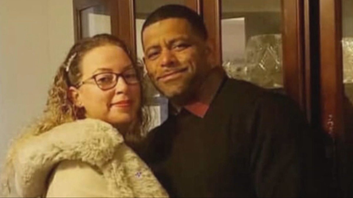 We’re learning more about the couple killed in a double murder suicide in Woonsocket. <a href="/AButtacavoliTV/">Abbey Buttacavoli</a> is live on <a href="/NBC10/">NBC 10 WJAR</a> Sunrise with how a friend is remembering them and what we know about the shooter 

turnto10.com/news/local/woo…