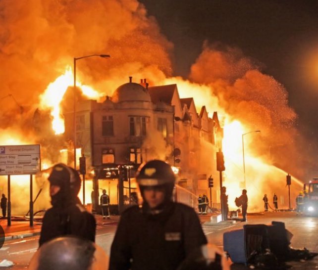 robsum58's tweet image. London was so much safer under Boris and his riots