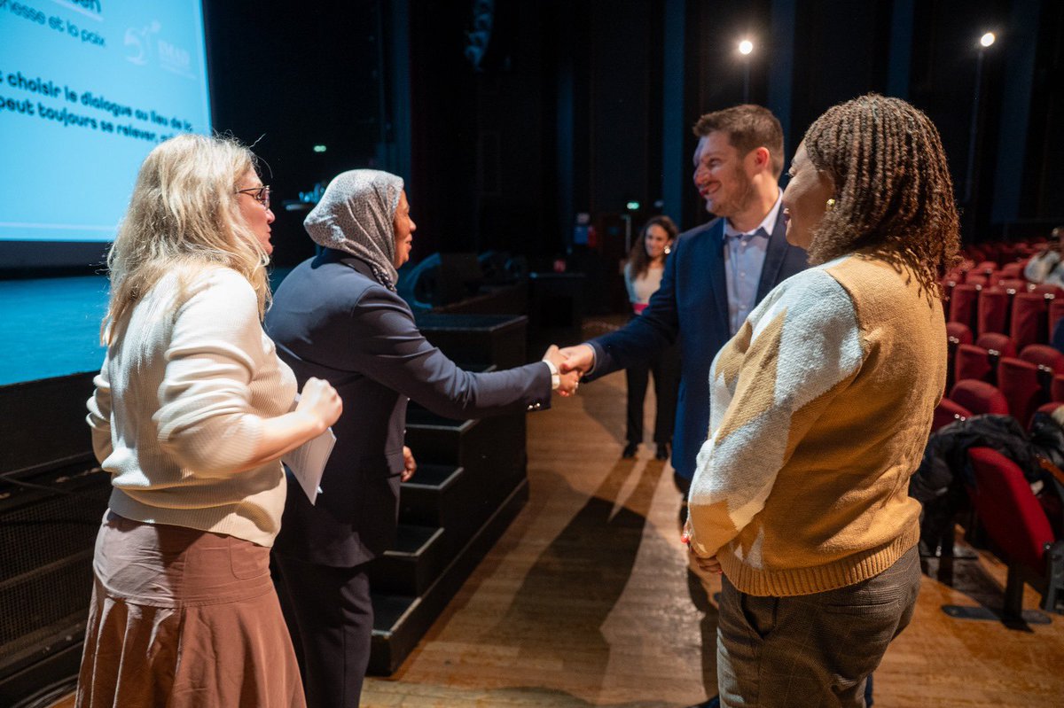 Hier soir à #ChevillyLarue, <a href="/LatifaIbnZ/">Latifa Ibn Ziaten</a> a partagé un message puissant : résister au racisme, à l’obscurantisme et à la haine, en faisant vivre l’éducation, la tolérance et la fraternité. Un grand moment d’humanité, d’écoute et d’espoir.
 #Paix #VivreEnsemble #Fraternité
