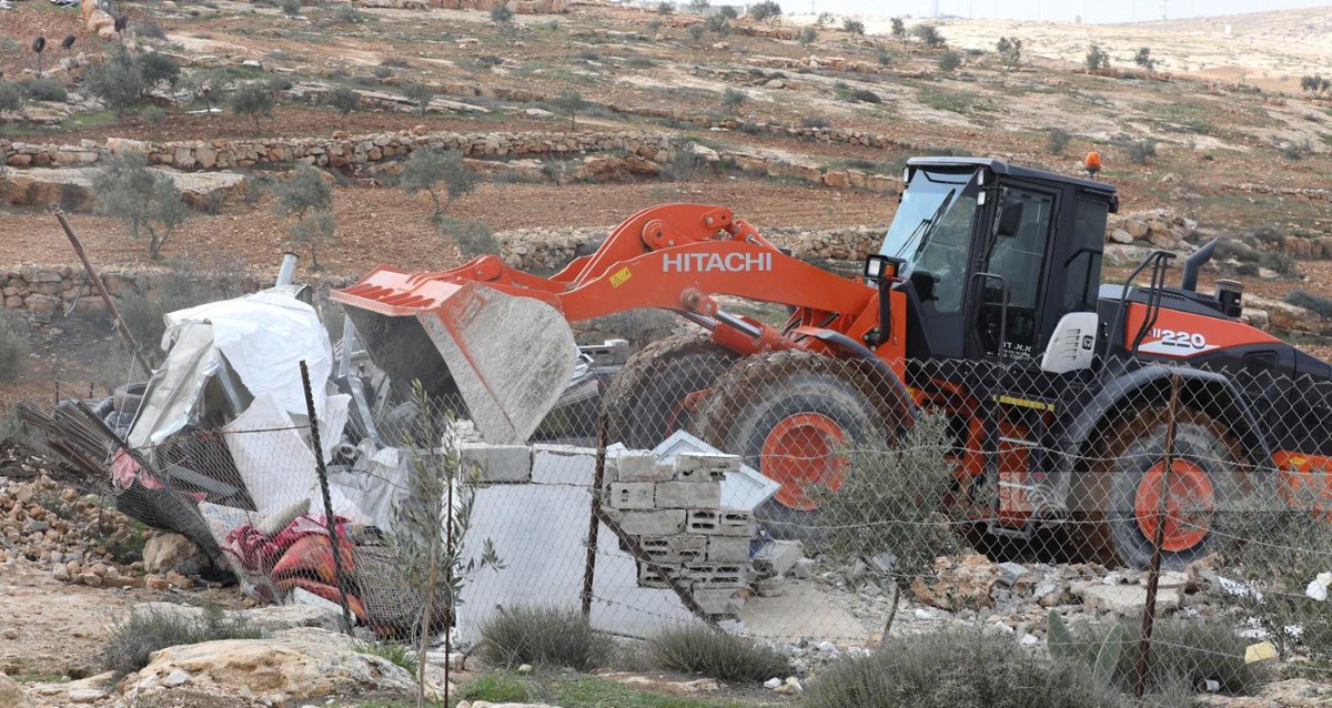 Israeli Occupation Forces Slaughter 7,000 Chickens and Demolish a Poultry Farm in Um al-Reihan.
 
#Palestine