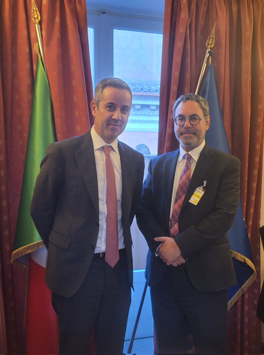 Pleased to meet Senator <a href="/mlombardo81/">Marco Lombardo</a> in #Italy 🇮🇹 yesterday. We had constructive conversations about #China and #HongKong, political and academic interference and the fight against the weakening of democracy and democratic institutions. Thank you for your time and support.👏👏🙏