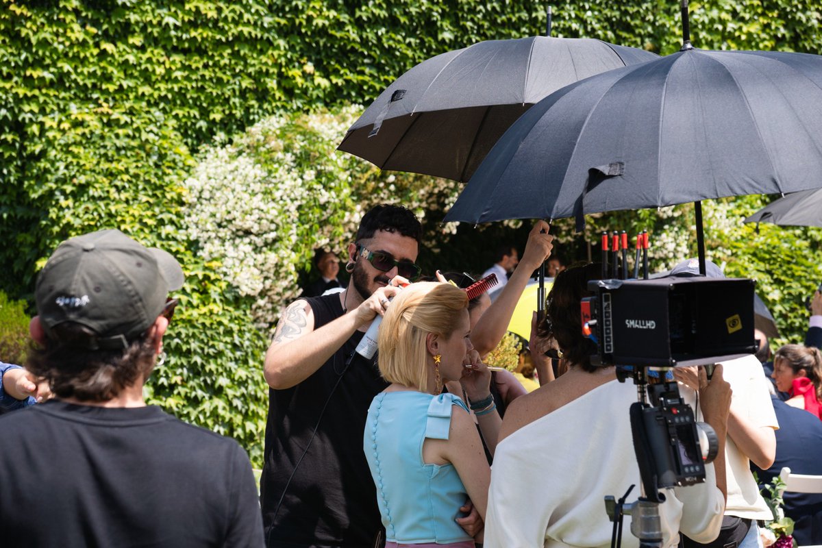 ▶️ Segona temporada sencera de #Vintage3cat ja disponible a @Som3cat

🎬 Una sèrie sobre la necessitat de reinventar-se que ha passat pel #Maresme

📍 Us deixem algunes imatges del rodatge a la Masia de Can Colomer d'Arenys de Munt

📸 @Som3cat
@CostaBCNMaresme <a href="/CatalunyaFilm/">CatalunyaFilmCom</a>