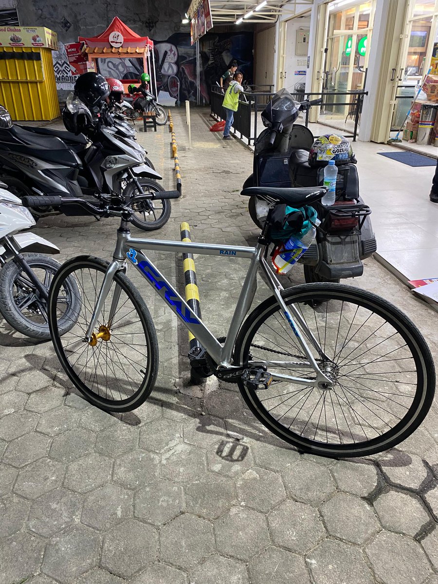 KAkbrk18's tweet photo. #fnfjb
Wts fulbike
frame gray rain size 52
drop bar zoom
strem pura 
crakset skeace bb kotak shimano
wheel set hub novatec l fix fix
seat post mvw
Sadle gub
rims araya
Rekber ready
3.500.000 nego tipis
Shope on
Spek detail inbok https://t.co/IcuPHoXf43