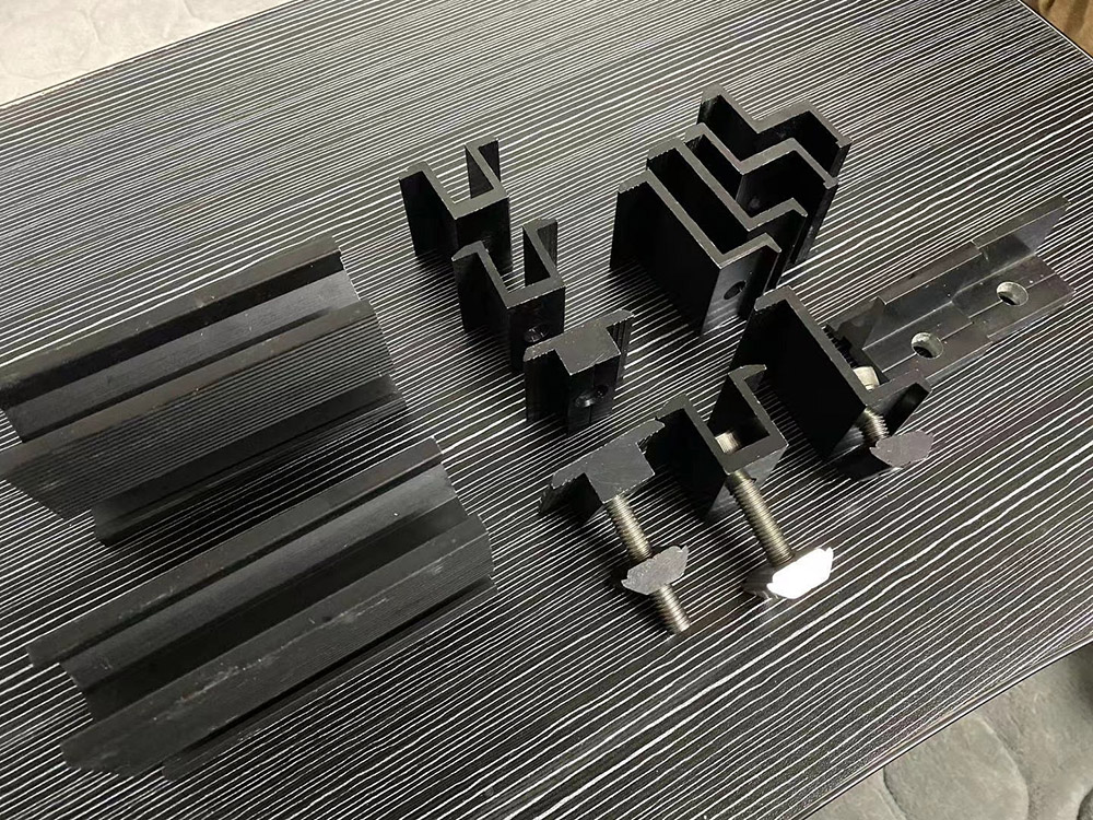 alumsolar's tweet image. In response to extensive market demand in Brazil, ALUMSOLAR now comprehensively launches the professionally black anodized #SolarMountingSystem. 
Visit our official website 🔗 alumsolar.com to learn more about it