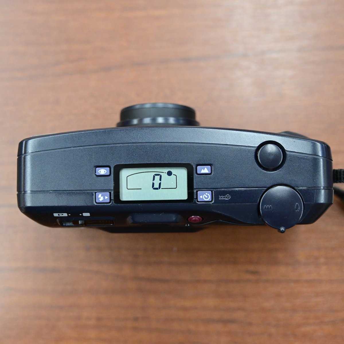 champcamera's tweet photo. PENTAX ESPIO P ￥4,900- by 青葉台店

1993年発売のフィルムコンパクトカメラ。
35-70mmの2倍ズーム、バルブ撮影に多重露光、パノラマ撮影、セルフタイマーなど多機能なフィルムカメラです📷
小さく持ち運びしやすいのでスナップ撮影用にオススメです(^^)

#フィルムカメラ #青葉台 #ESPIOP #田園都市線 
https://t.co/S7EoTgmR9L