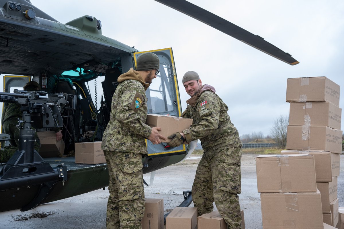 NATOMNBLatvia's tweet image. CH-146 Griffons from the TAD conducted a tactical resupply, delivering resources to our forward forces in Jēkabpils. It&apos;s just one of many missions they can fly, increasing our mobility across the battle space during #RESOLUTEWARRIOR.

@RCAF_ARC

#BalticDefence  #DeterAndDefend