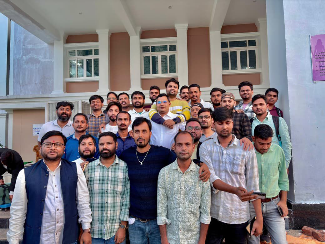 yourBabulal's tweet image. झारखंड सरकार की तानाशाही का एक और उदाहरण:

राज्य की बहुचर्चित JSSC-CGL परीक्षा पेपर लीक प्रकरण में माननीय झारखंड हाईकोर्ट की मुख्य न्यायाधीश की पीठ ने सुनवाई पूरी कर अपना फैसला सुरक्षित रखा है।

परंतु चौंकाने वाली बात यह है कि जब यह मामला न्यायालय के अधीन है, तब भी झारखंड सरकार…