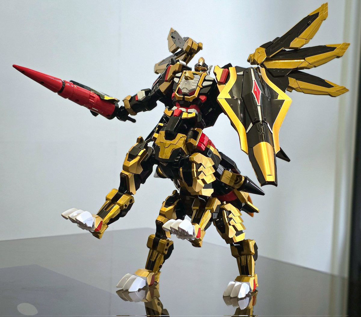 toydevelop_samg's tweet image. [메탈카드봇W] 나이트그리폰 테스트 샘플 공개!
새로운 비행타입 메탈카드봇! 상상의 동물 그리폰이 모티브가 되며 날렵한 외형이 특징.
웨폰카드 &apos;스톰러너&apos;와 &apos;스톰슬래셔&apos;를 장착하여 파워 업!
#메탈카드봇W #メタルカードボットW #MetalCardBotW #나이트그리폰 #ナイトグリフォン #NightGryphon