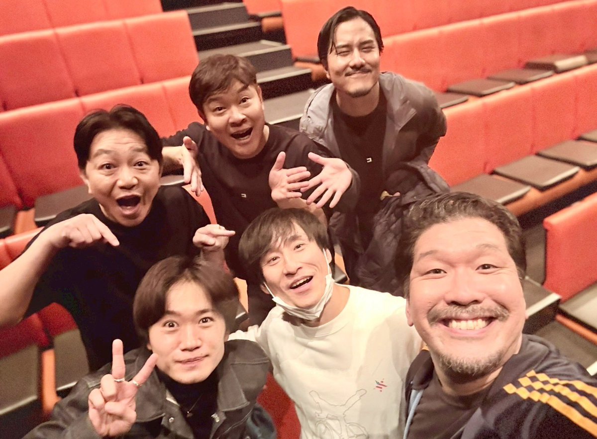 nagi_nagio's tweet image. 小林賢太郎作演出のシアターコントロニカ公演『イミノウム』観てきたー
またまた上質なコント作品群を脳みそから足のつま先まで浴びて来ました、、、
今回は世界観溢れたコントの中にも『なんやこれ…急にゴリゴリにボケてくるコントやん！』という変化球もありでめちゃくちゃ笑いました…