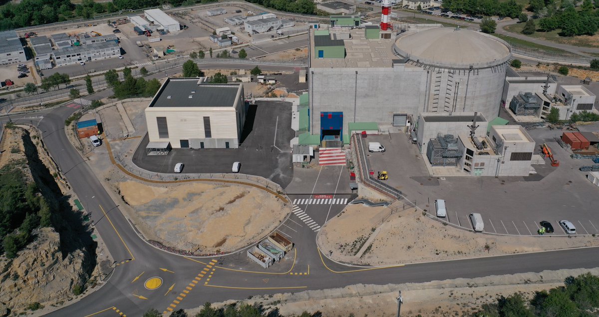 #WNE2025⚛️|Le réacteur de recherche RJH est en construction sur le site <a href="/CEACadarache/">CEA Cadarache</a> &amp; constituera un outil expérimental d’irradiation unique en 🇪🇺.
Il est destiné à fournir des données scientifiques sur le comportement des matériaux &amp; combustibles nucléaires.

👉Stand CEA #H064
