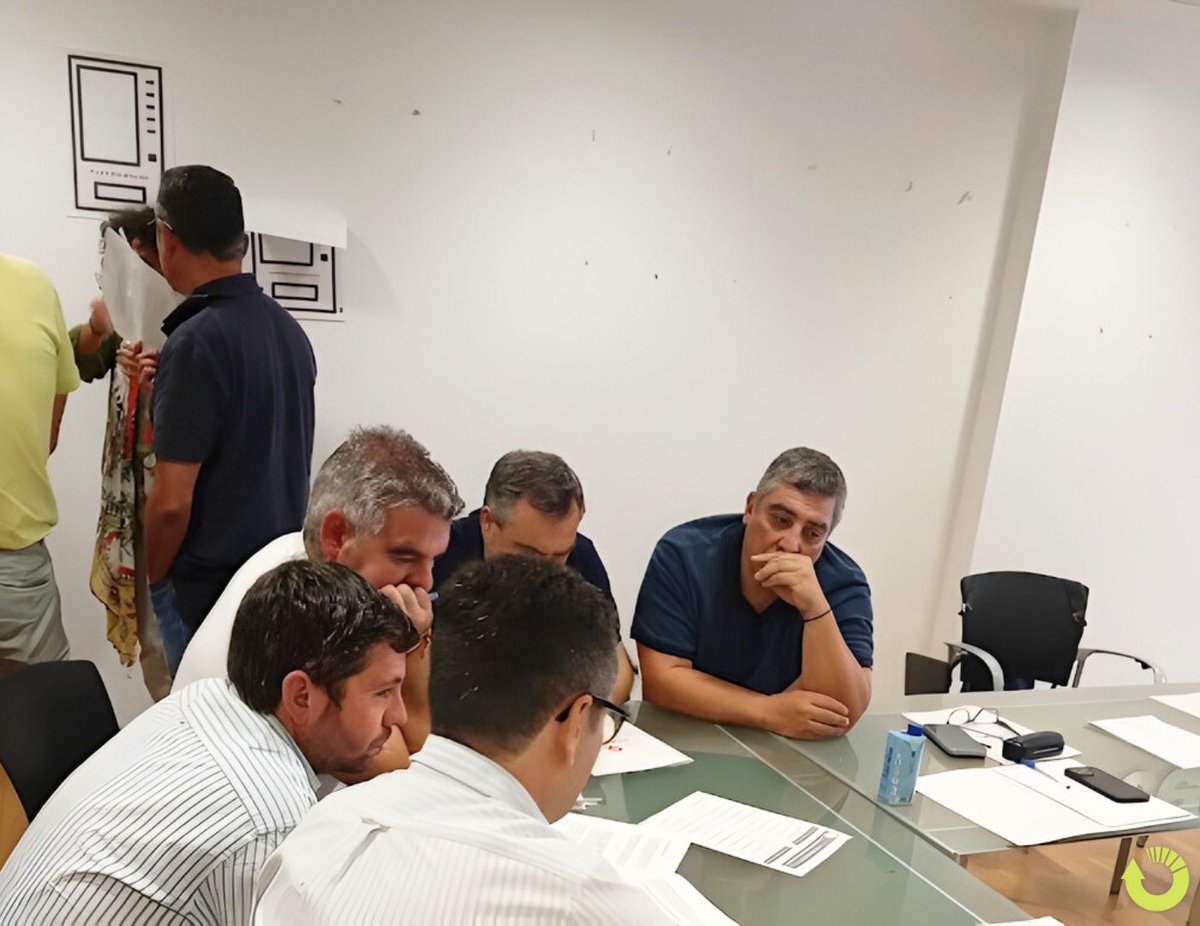 CemosaOficial's tweet photo. Comienza la 3ª edición de la Escuela de Liderazgo CEMOSA en colaboración con @ConTalentoRRHH
Esta iniciativa refureza competencias clave como la gestión de personas, la comunicación efectiva, el trabajo en equipo y la toma de decisiones.
#CEMOSA #Formación #Liderazgo https://t.co/ASqUuPCnvs