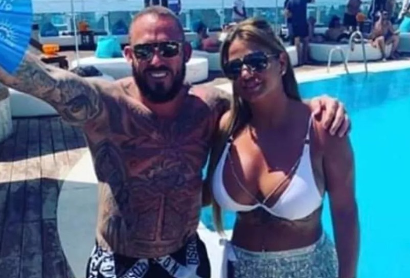 totalcrime's tweet image. This is Thomas Campbell, Manchester drug dealer, and his wife (and mother of his two children) Coleen, on holiday. They later split up and she betrayed him to a rival dealer, who had him tortured to death. Read the full story in my #substack today. (1/2)
totalcrime.substack.com/p/the-grieving…