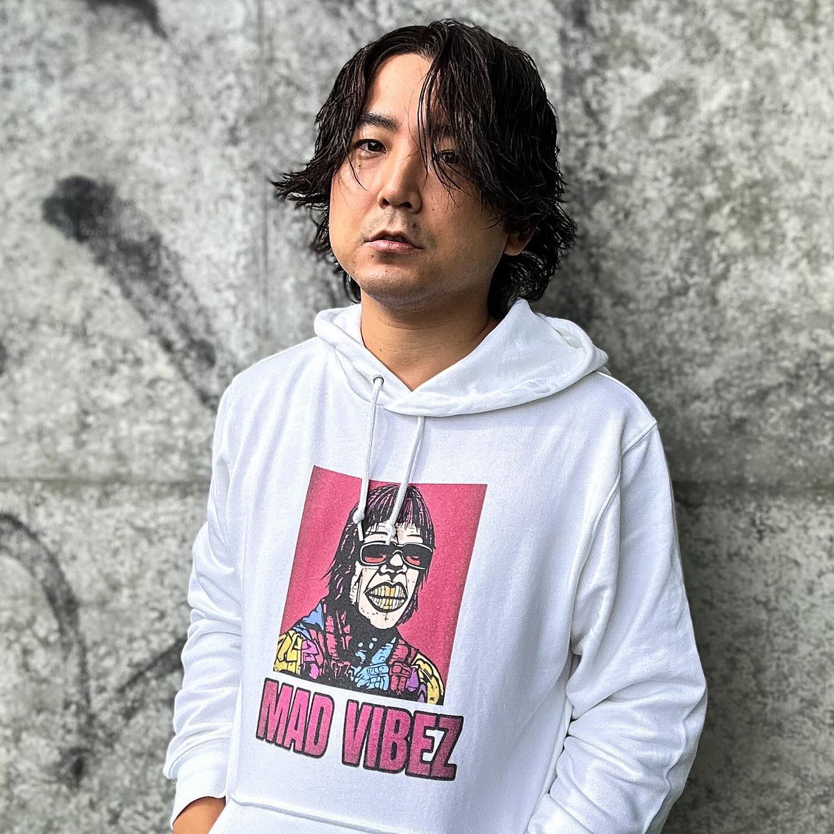 takashi_iida05's tweet photo. 🆕attaboy オリジナルプルオーバーパーカー2025/ MAD VIBEZ🆕

→ https://t.co/tHEcQQH6GH

---

#popart #ポップアート #draw #drawing #art #artwork #アート #絵 #絵が好きな人と繋がりたい #モデル #model #オリジナルパーカー #服 #服好きな人と繋がりたい #被写体 #fashion #ファッション https://t.co/17S1ueuPkg