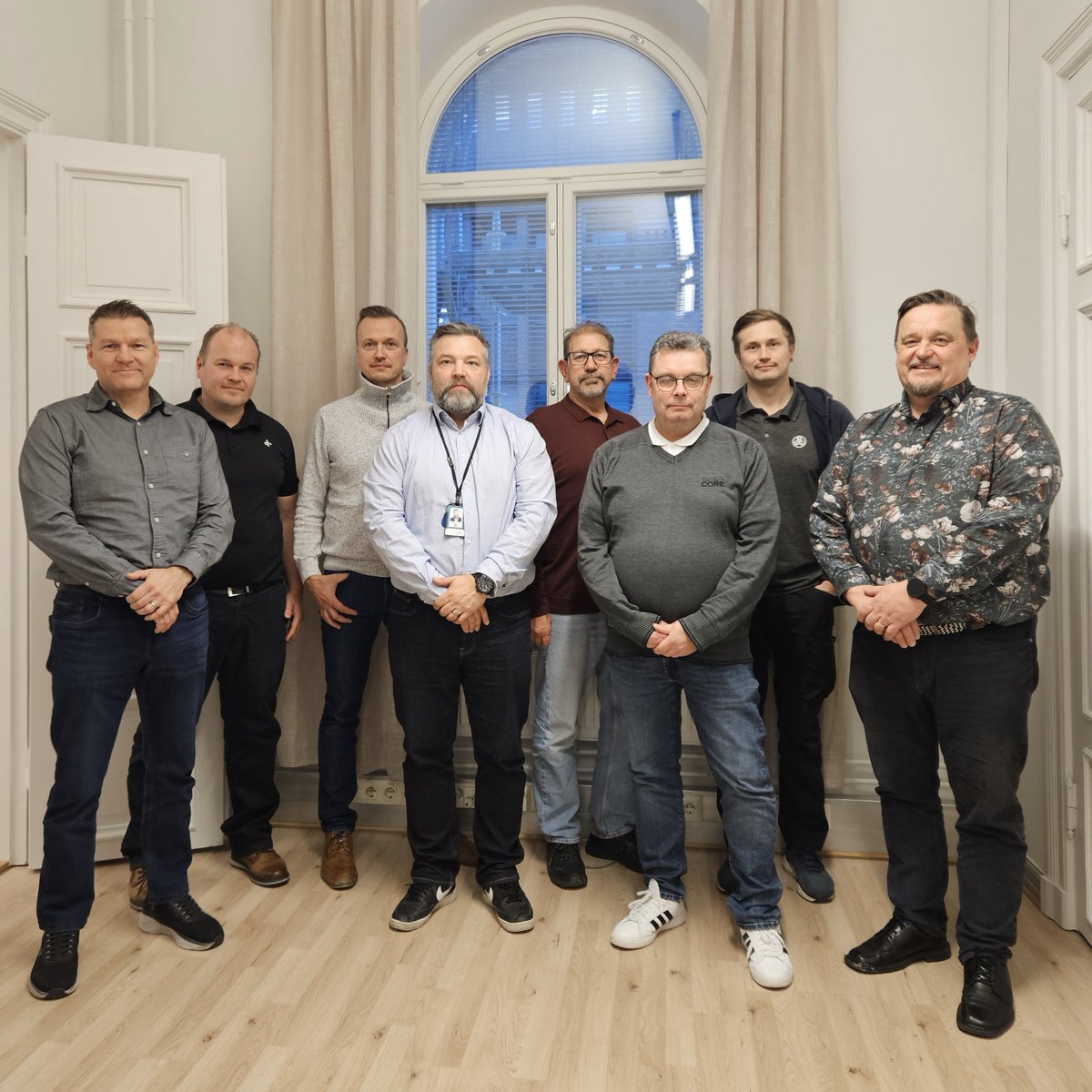 Turvallinen työympäristö rakentuu yhteistyöllä. Osana LVI-alan työturvallisuuden vahvistamista käynnistimme jäsenyritystemme kanssa oman työturvallisuustiimin.

Sen tavoitteena on turvallisuuskulttuurin ja johtamisen kehittäminen alalla sekä hyvien käytäntöjen jakaminen.