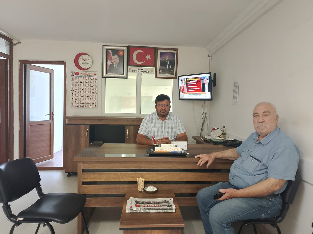 Bugün, ilçe başkanlığımızda yürütülen nöbet görevini İlçe Yöneticimiz Sn.Durhasan Akarca yerine getirmektedir.

Vatandaşlarımızdan gelen her türlü talep, öneri ve görüşü dinlemek üzere sizleri ilçe başkanlığımıza bekliyoruz.
#akpartisilifke