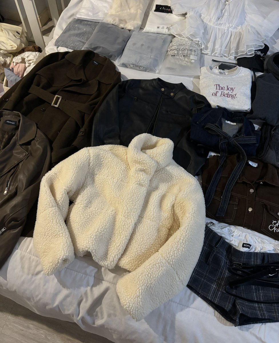 ꒰ 📦จบทริปว่างมาส่งต่อแล้วค่า  ྀི꒱
งาน IG สภาพดีมาก ใส่ไป ตปท.
🫶🏻 ส่ง 39+5 /ลงของวันศุกร์ 2ทุ่ม

ปักรอเฟบเรียกเลยย📌
ราคาเบาๆ ของเกินคุ้มม

#ส่งต่อเสื้อผ้า #ส่งต่อเสื้อผ้ามือสอง #เสื้อผ้ามือสอง #ส่งต่อvghbkk #ส่งต่อstylist #ส่งต่อbeming #ส่งต่อเสื้อมือสอง #เสื้อผ้ามือ2 #โล๊ะตู้