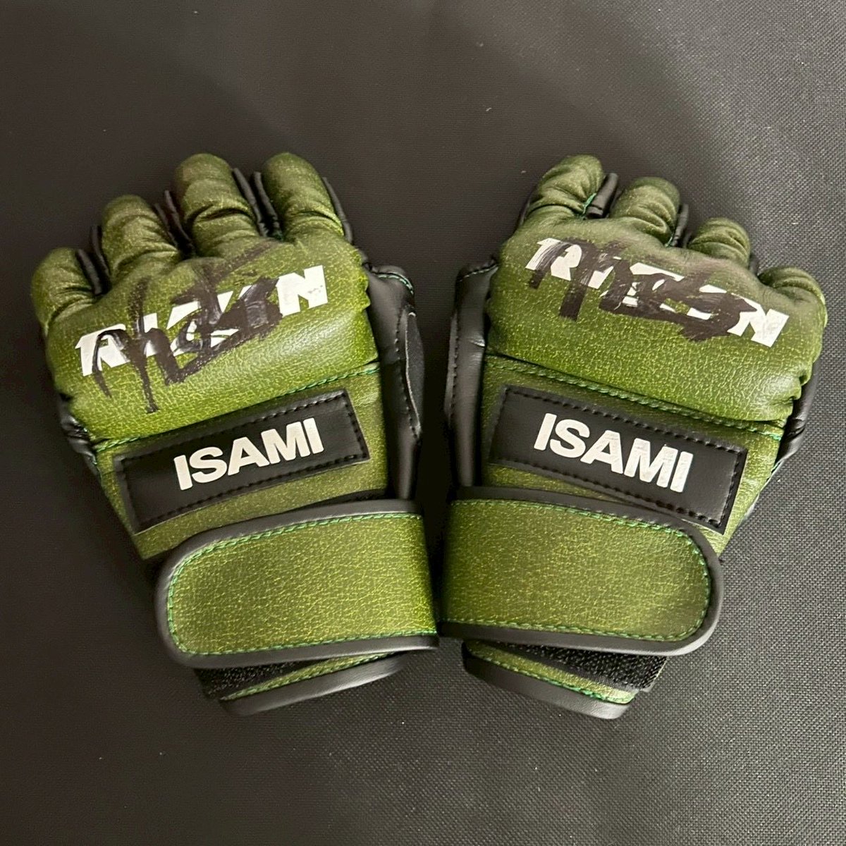 RIZIN ケイト・ロータス＆シン・ユリ ステッカー2枚セット RIZIN ケイト・ロータス＆シン・ユリ ステッカー2枚セット RIZIN