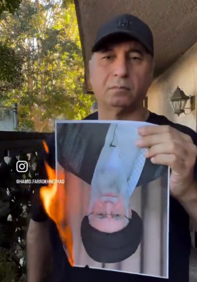باز آب ونونِ شون کم شده،دارن جفتک میندازن:((من میگم سگ نجس،
شماهرچی لیاقتشه،منشن کنید