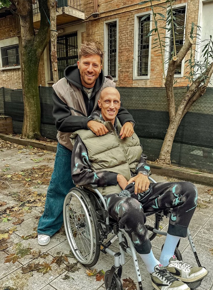 GIGANTESbasket's tweet image. Tras estar unos días en coma, parece que lo peor ha pasado y Achille Polonara está recuperándose.

&quot;Me dijeron que tenía un 90% de probabilidades de morir, pero ahora puedo salir del hospital&quot;, ha contado en el programa &apos;Le Iene&apos;

Fuerza y ánimo, @ilpupazzo33 ❤️

📸IG Polonara