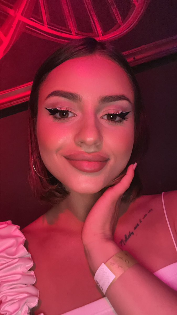 carolinaitch200's tweet photo. Très ravissante envie de faire jouir quelqu'un entre vous mes loulous 🍑🍆🥰 ce serait qui entre vous ?
Passe dm j’ai grave envie là 🥵🍒🍑😈 https://t.co/6MTSN19xI2
