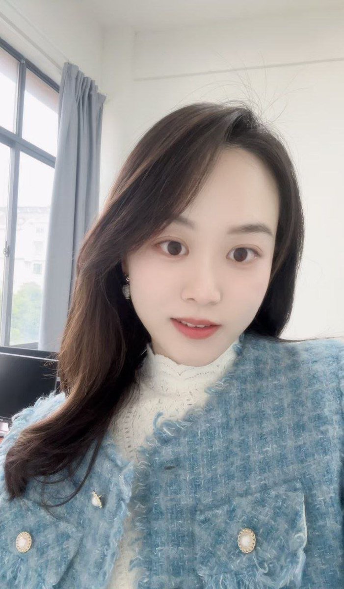 NaiduGudis3042's tweet photo. 终于和屏幕那头聊了好久的粉丝见面～

特意来到提前开好的房间，比想象中的还要刺激，按照之前约定把牛仔裤剪了个洞，这样他抓着我后入就更方便了呢，最后还射的我满身都是，真的很舒服
 
原来隔着屏幕的共鸣，落到现实里会这么刺激，大概就是粉丝给的惊喜吧，还有想约的粉丝私信我呢～ https://t.co/zyZQVv5YYD