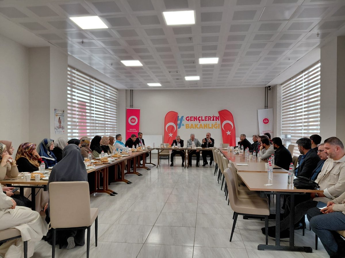 Yurtlarımızda görev yapan manevi danışmanlarımız ile Gençlik ve Spor İl Müdürümüz Ebubekir Kayahan ve Malatya İl Müftümüz Ramazan Dolu bir araya gelerek, önümüzdeki yıl gerçekleştirilecek etkinlikler ve programlar hakkında istişarede bulundular.
.
#GSBYurtları