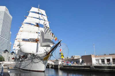 ／
#広報よこはま のコラム #よこはま彩発見
＼
11月号は、みなとみらい21地区に係留保存されている #横浜 のシンボル #帆船日本丸 とその歴史を紹介します。ウェブ版では、日本丸がデザインされたマグネットを抽選で10名様に #プレゼント ！
city.yokohama.lg.jp/koyoko/2025/09…