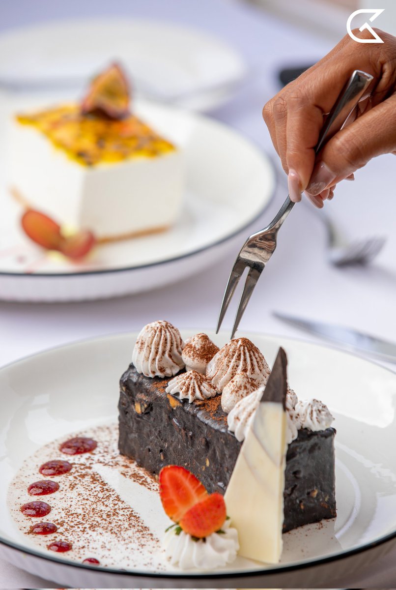 GoldenTulipKla's tweet image. Dessert Lovers, It’s Your Wednesday Treat!
Treat yourself to a slice of pure happiness, freshly made desserts and cakes crafted with love by our pastry team. 

📍Tamu The Cake Shop (Ground Floor)
📞 0755443443 to place your order today!
 #SweetMoments #CakeLovers #DessertDelight