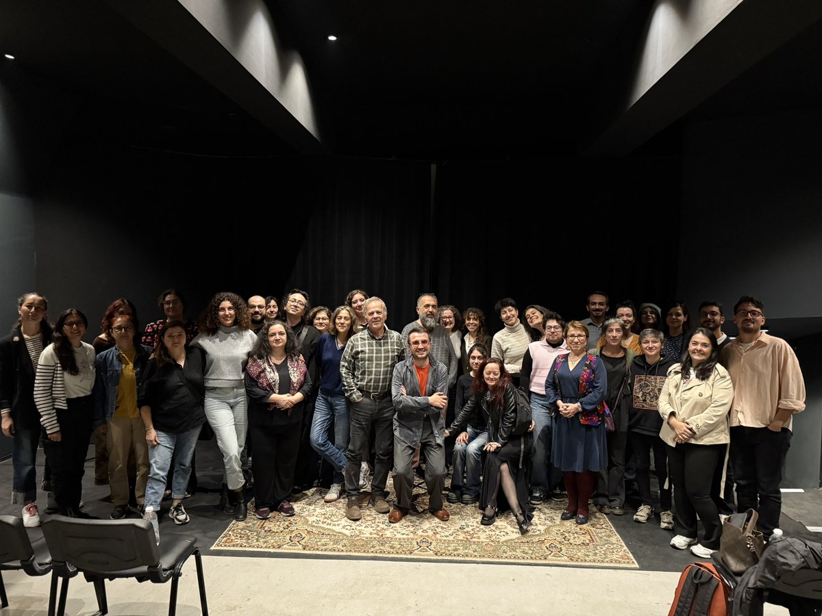 Dün canikomuz Murat Çekiç anısına bir araya geldik. Hakkaniyet konuştuk. Murat yaşasa, "Hakkaniyet ne kız? Drag ismin mi?" derdi...

kaosgl1.org/haber/hakkaniy…