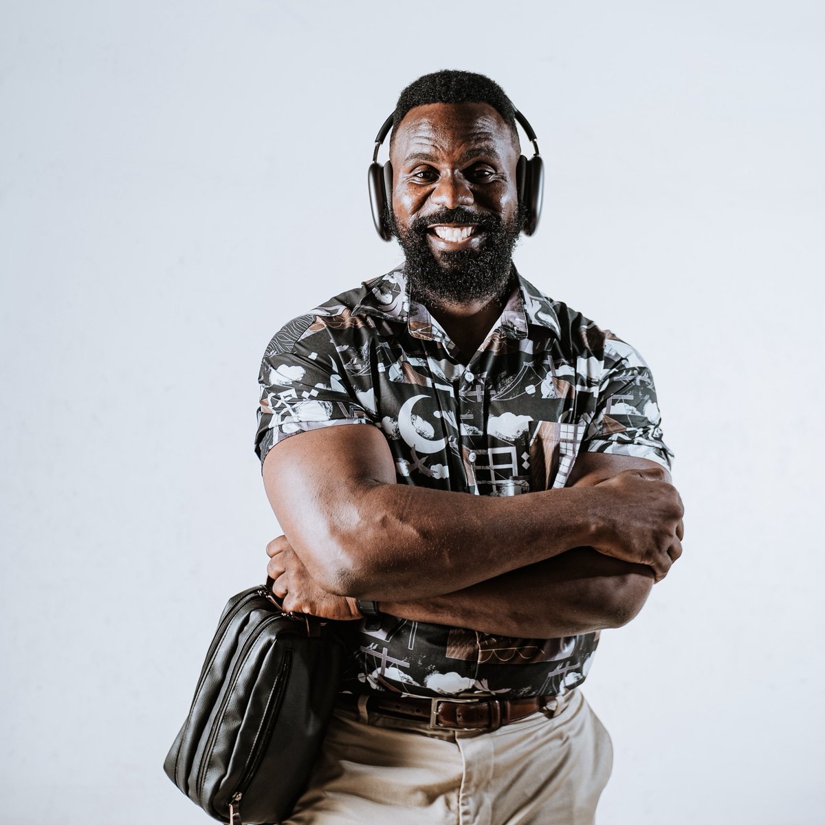 IamLubwama's tweet image. A winning mindset, good tunes, and the tools of the trade. 

Making every journey, professional or personal, count. 

#OnTheGo #Focused #LubwamaTheBrand