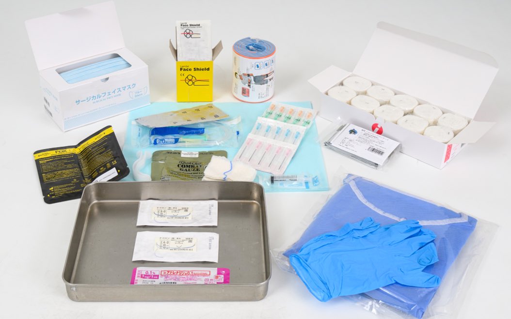 ModJapan_en's tweet image. #JMOD/#JSDF надали Україні оборонне обладнання, такі як бронежилети та транспортні засоби у відповідь на запит Києва з березня 2022 року. І цього разу додаткові медичні засоби, включаючи медичні рукавички та хірургічні маски, були відправлені з Японії. 
#StandWithUkraine🇯🇵🇺🇦