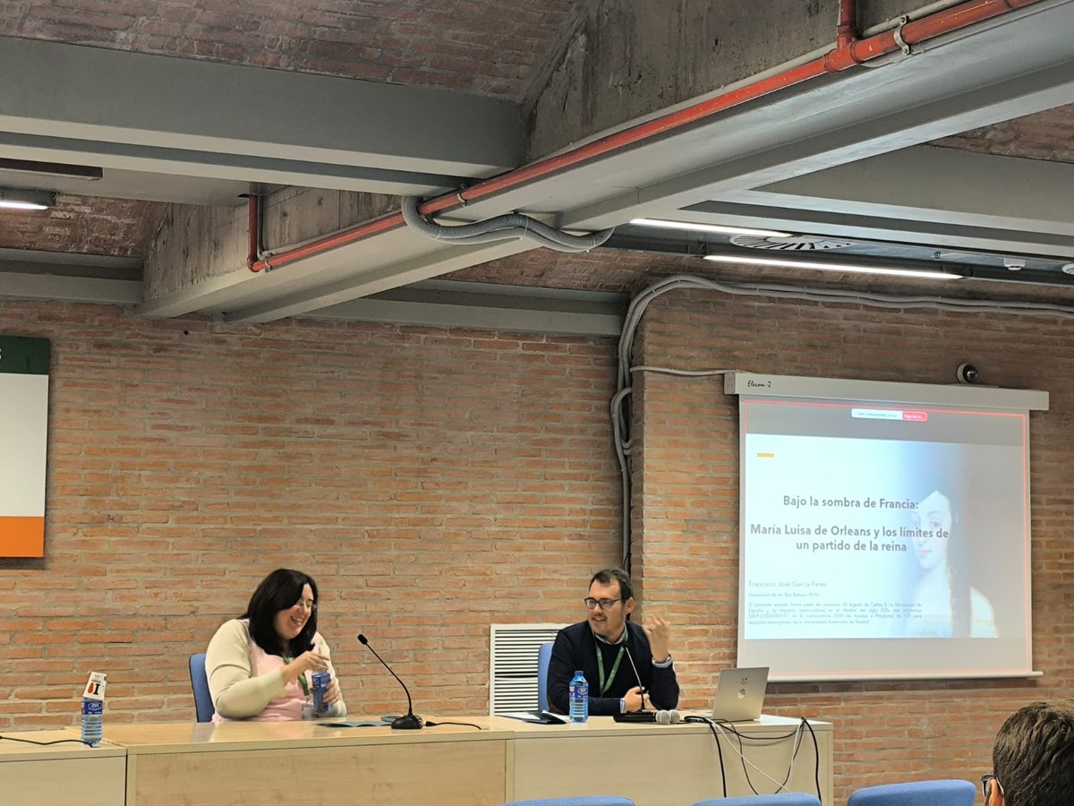 📸Ayer nuestro compañero <a href="/FranjGarcia_1/">Francisco José García Pérez</a> estuvo hablando sobre María Luisa de Orleans y los límites del partido de la reina en el Congreso Internacional "La corte de Madrid vista desde dentro"
📢Hoy el congreso continúa con dos nuevas sesiones que nos os podéis perder👇