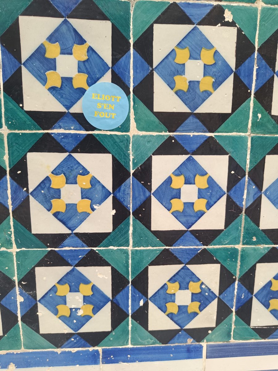 eliottsenfout's tweet image. Blue, green, whispers on the wall.
Lisbon keeps its secrets.
Eliott doesn’t care.

#Lisbon #Portugal #Azulejos #UrbanArt #MinimalPoetry #StreetDetails #EliottSenFout #HiddenStories #FoundArt
