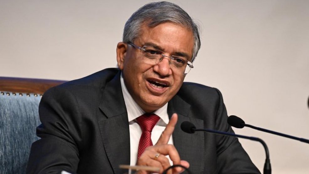 sandeep_PT's tweet image. बार बार, सबूतों के साथ, फोटो के साथ और नम्बरों के साथ, इतना सच बताना और चोरी पकड़ लेना शोभा देता है क्या? 
ऐसा करना चाहिए क्या? 

#VoteChori #CompromisedDemocracy #ECI