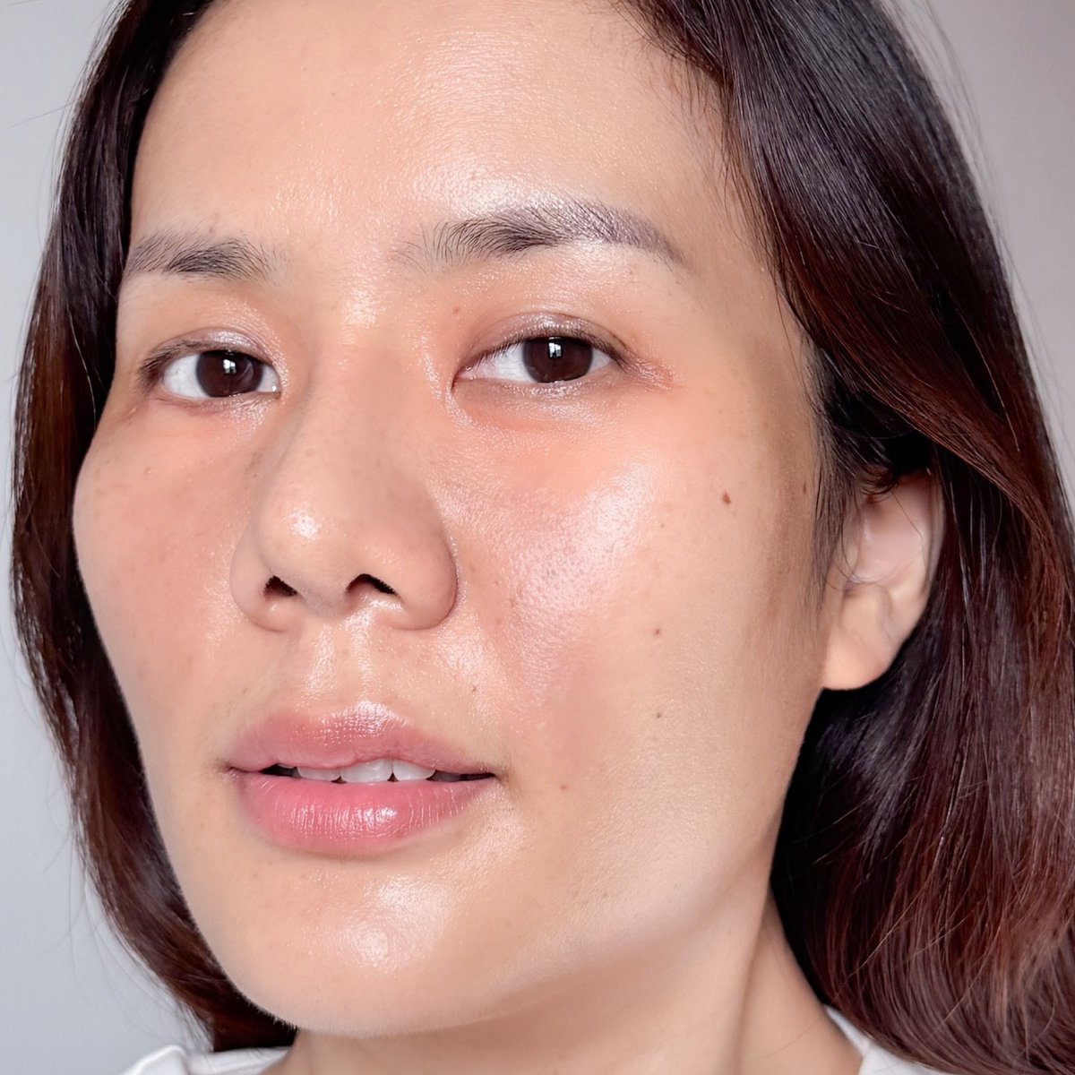 ManussananU's tweet image. อยากได้ผิวฉ่ำฟูเด้งแต่ไม่มัน ต้องตัวนี้เลย การ์นิเย่ ดราย ทัช ครีม เป็นเนื้อแบบโมจิบางเบา แต่ให้ผิวชุ่มชื้น 48 ชม. ไม่เคยเจอมอยส์หรือครีมตัวไหนที่เนื้อแบบนี้เลย ใหม่ๆมาก แถมตัวนี้ทาแล้วไม่มันเยิ้ม หลังทาคือผิวดูแมตต์แบบโมจิสกินตามชื่อเลย แต่งหน้าติดทนนานกว่าเดิม…