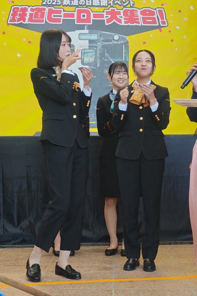 鉄道の日感謝イベント 
2025.11.3.(月・祝)／鹿児島中央駅前広場

ねったぼ(芋餅)実演・振る舞い2️⃣

#2025鉄道の日感謝イベント 
#HKT48 × #JR九州
#梁瀬鈴雅 #今村麻莉愛 #大内梨果
#HKT48_カメコ