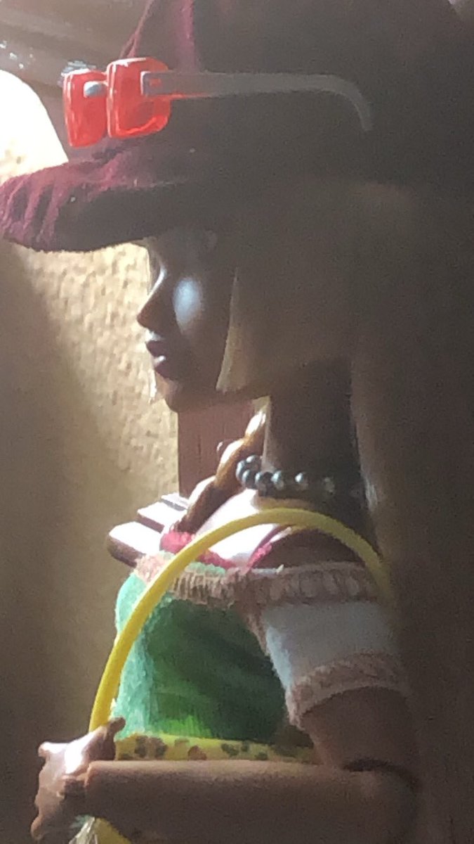 this wide ass hat brim pmo, but am too lazy tew fix it